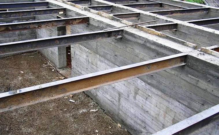 Балка может применяться в качестве перекрытий при постройке дома